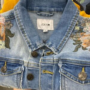 Joe's Jeans Big Girl's Floral Embroidery Frayed Denim Jean Jacket Size S (7)